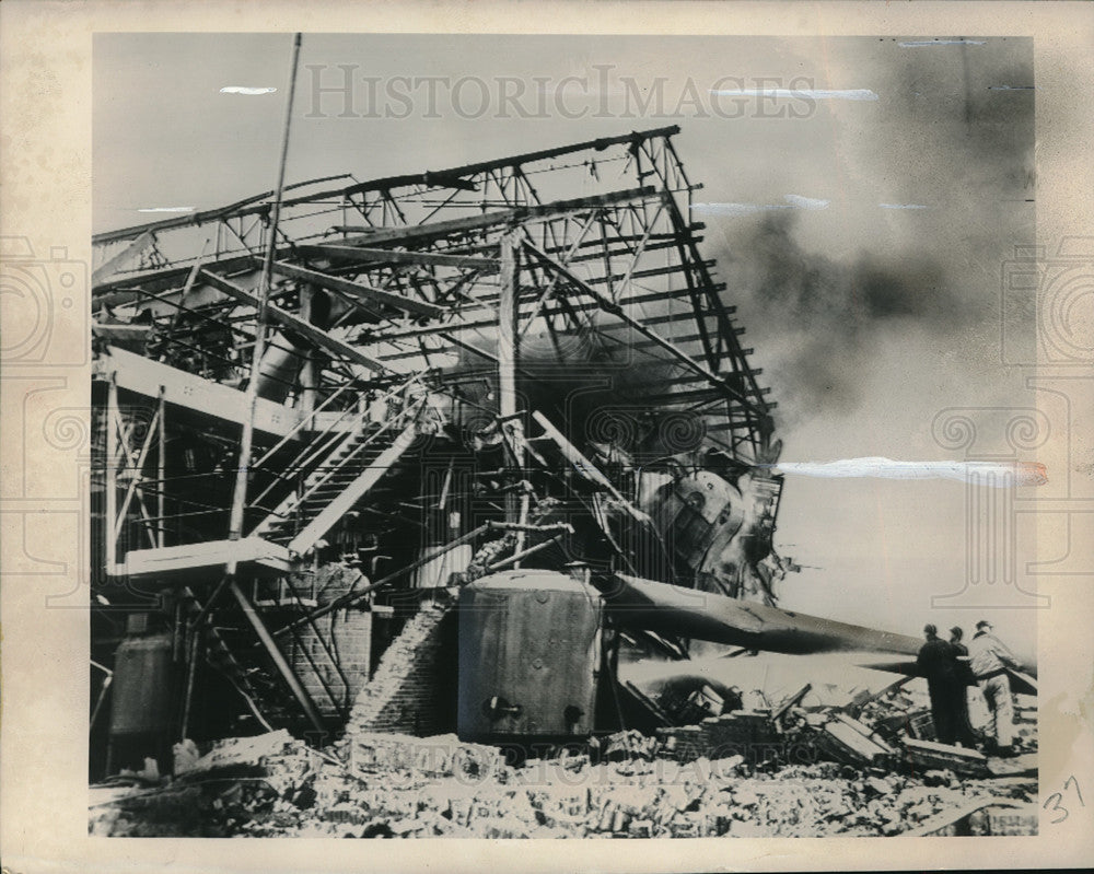 1950 Press Photo A Midland Dow plant explosion caused by chemicals.-Historic Images