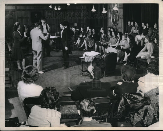 1943 Press Photo Students from the University of Chicago during "Good Morning"-Historic Images