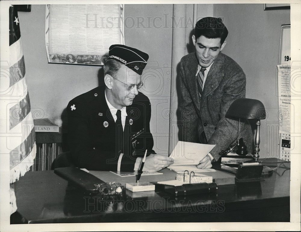 1944 Press Photo Herman David Jr. w/ Chyahoga County Legion Commander Andy Fitch - Historic Images