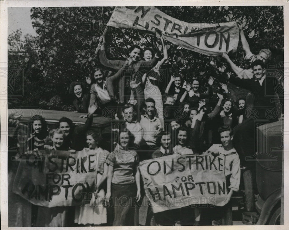 1937 Press Photo The termination of Henry Hamption, the students protest - Historic Images