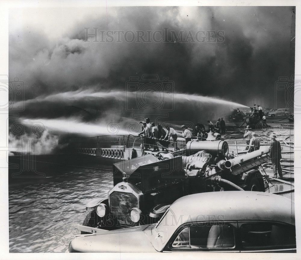 1947 Press Photo Firemen Pour Water On Excursion Steamer Island Queen Explosion-Historic Images