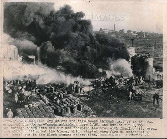 1948 Press Photo Socony Vacuum Subsidiari Oil Refinery Explosion & Fire Illinois - Historic Images
