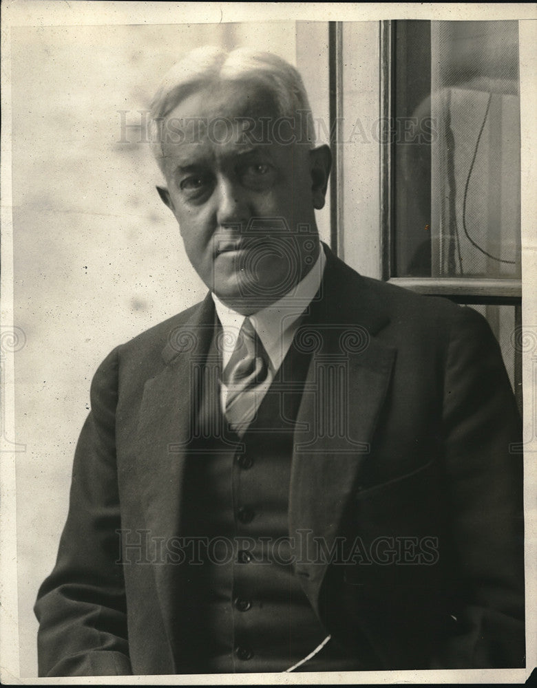 1924 Press Photo John Wilson Standing With Suit &amp; Tie - Historic Images