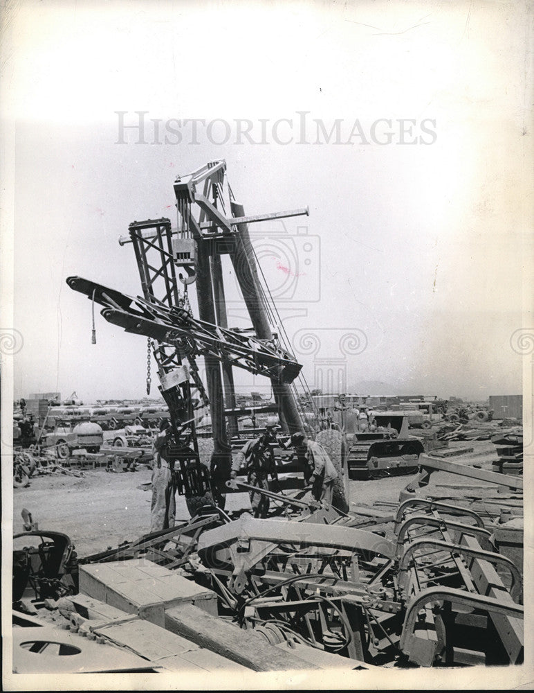 1944 Press Photo Tourneau Crane at Work at Engineers Supply Depot North Africa - Historic Images