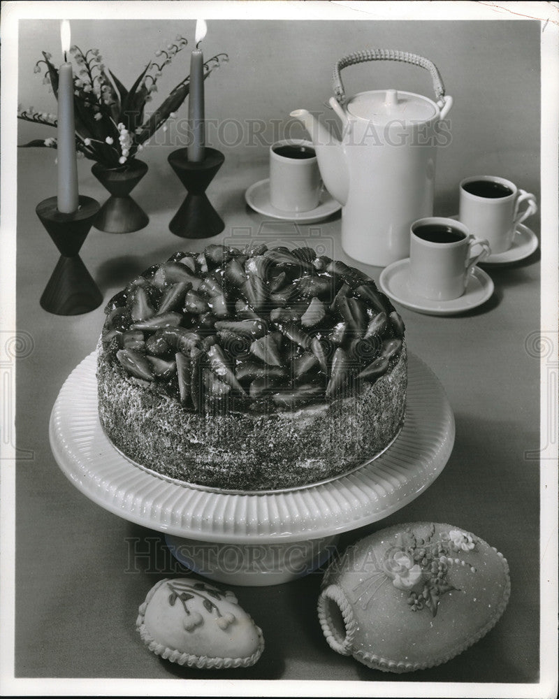 1961 Press Photo View Of Strawberry Cheesecake For Easter - Historic Images