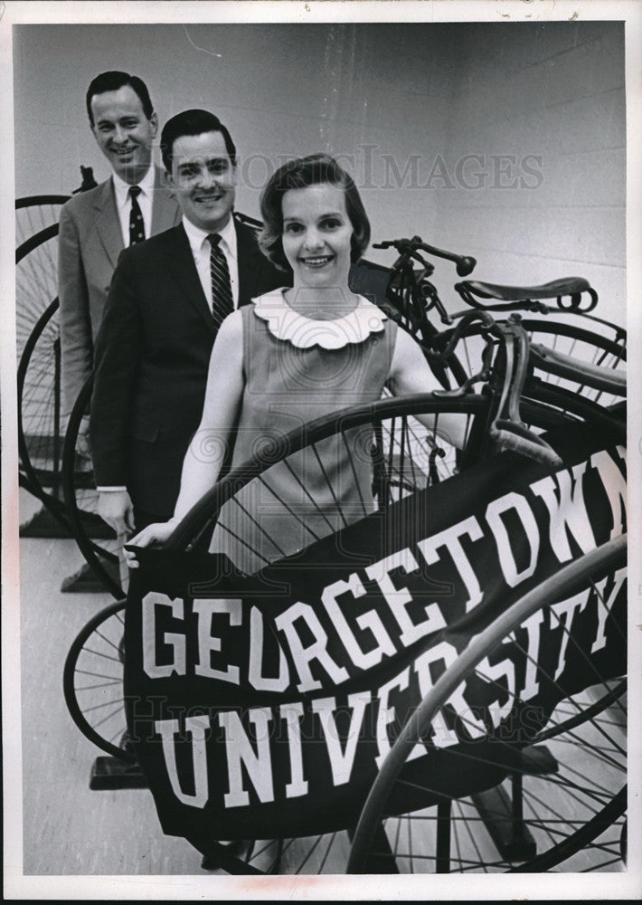 1968 Press Photo Georgetown Univ., John Winter, Andrew Kundtz, Mrs. H. Phelan - Historic Images