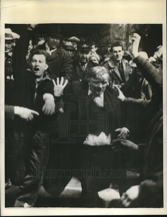 1937 Press Photo Farmers on strike in front of the Hershey Chocolate Company - Historic Images