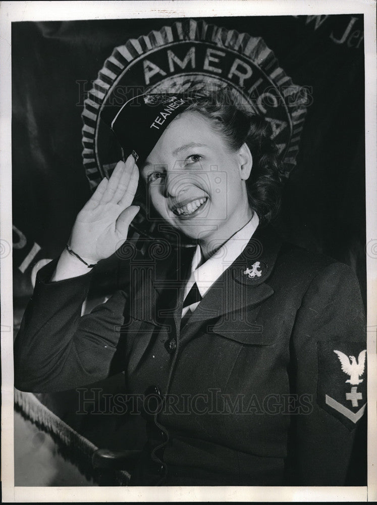 1944 Teaneck, NJ Mrs Mary V Duby, 1st female American Legionaire - Historic Images