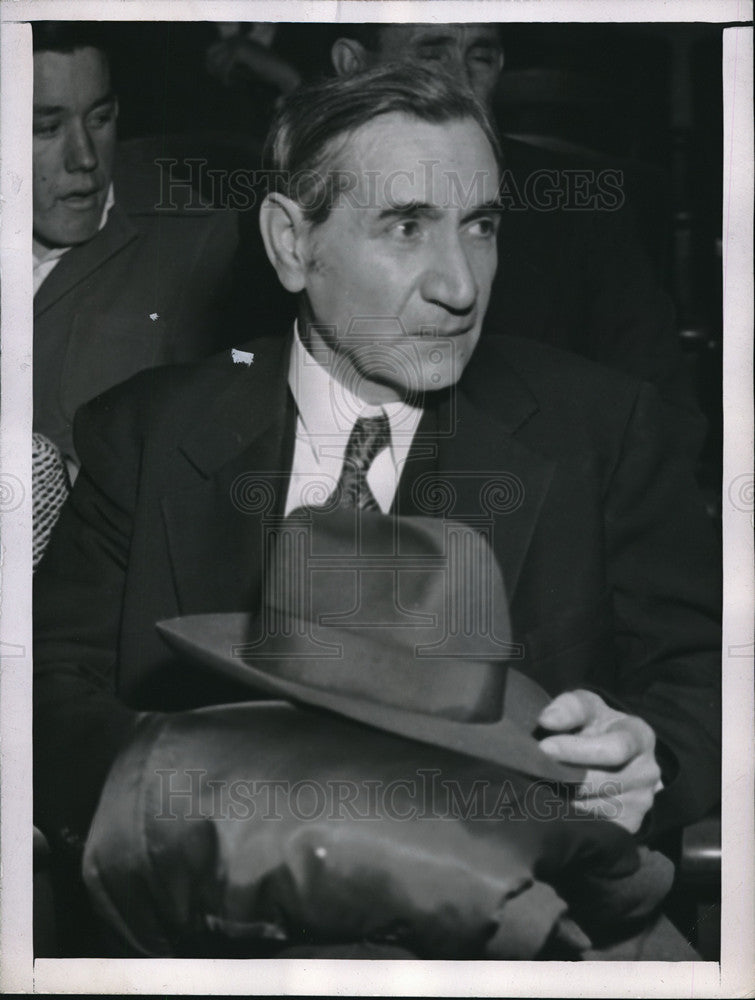 1946 LA, Calif. John St Denis, Rev J Amenzat at court in child case - Historic Images