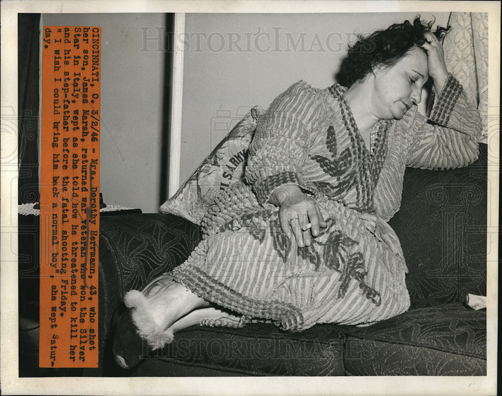 1946 Press Photo Mrs. Dorothy Herrmann and son James Marsh war veteran shooting - Historic Images