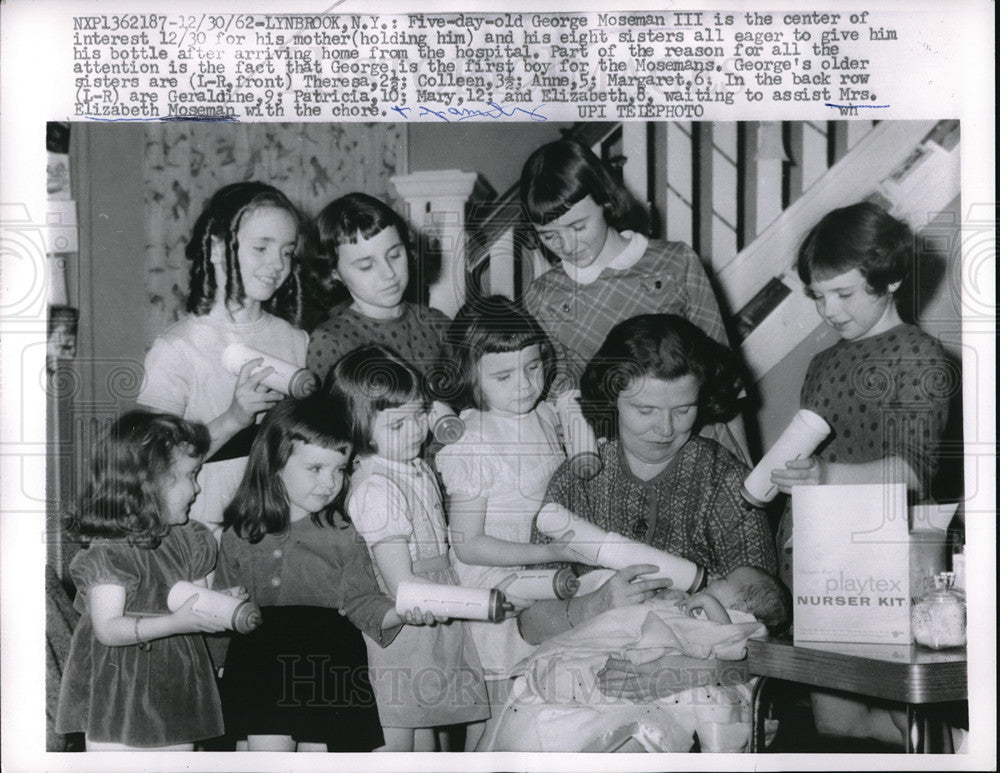 1962 Press Photo Lynbrook, NY Mrs Moseman &amp; her 7 girls &amp; baby son - Historic Images