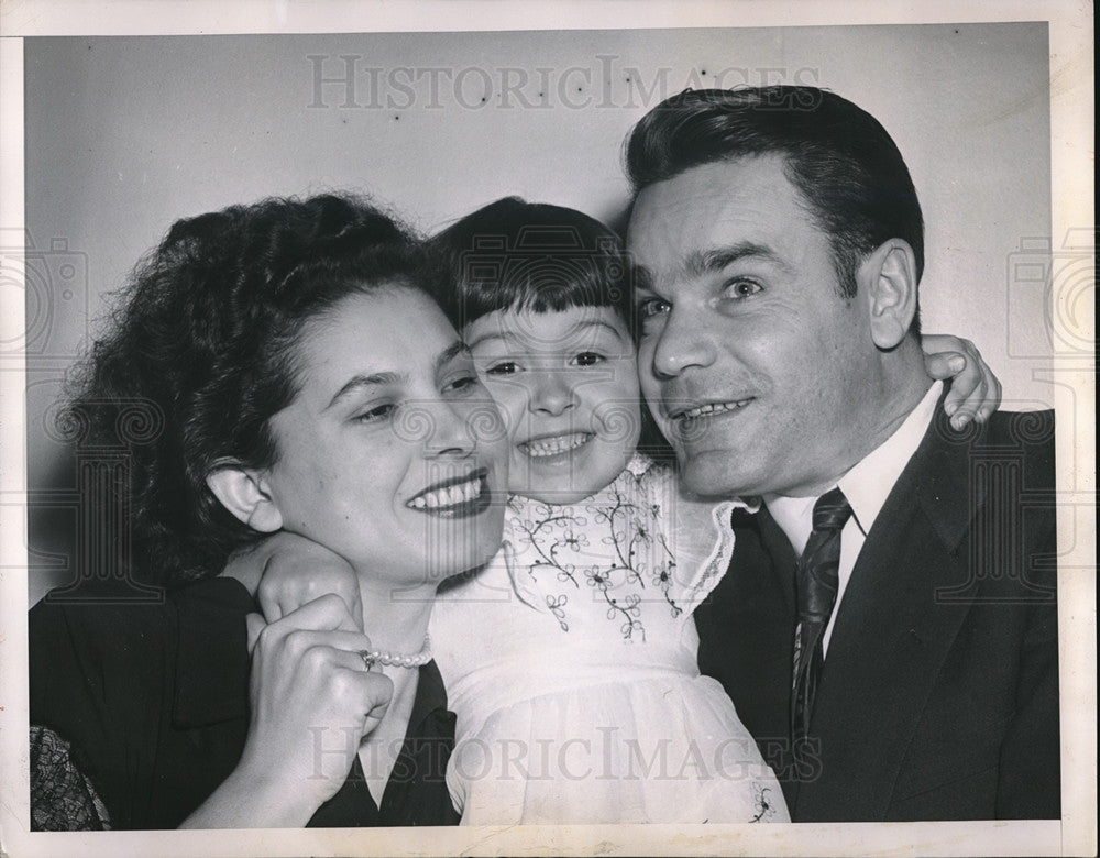 1951 Press Photo D.C. Ex Red army pilot Peter Pirogov &amp; family from Russia- Historic Images