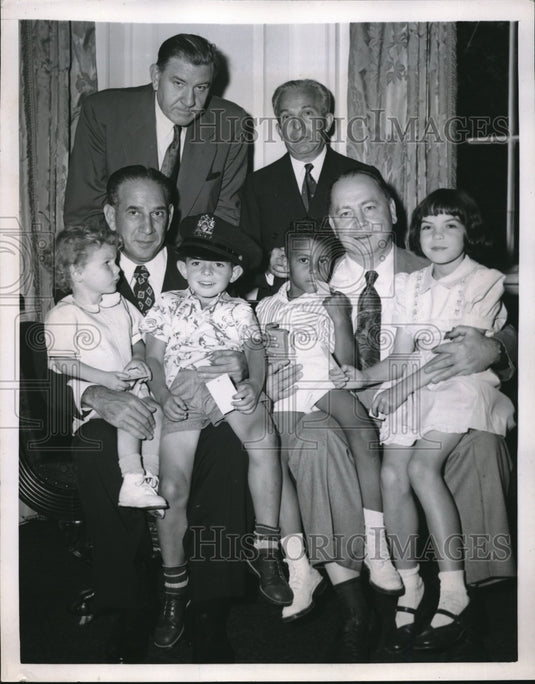 1951 NYC Mayor V Impellitteri & orphnas & police Lt Boyle,Rosenthal - Historic Images