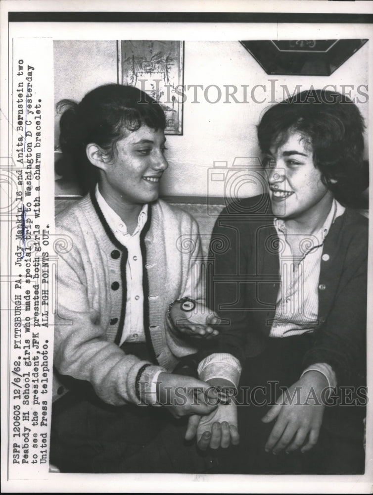 1962 Press Photo Pittsburgh High School Students Judy Mankin &amp; Anita Berenstein - Historic Images