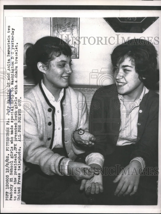1962 Press Photo Pittsburgh High School Students Judy Mankin & Anita Berenstein - Historic Images