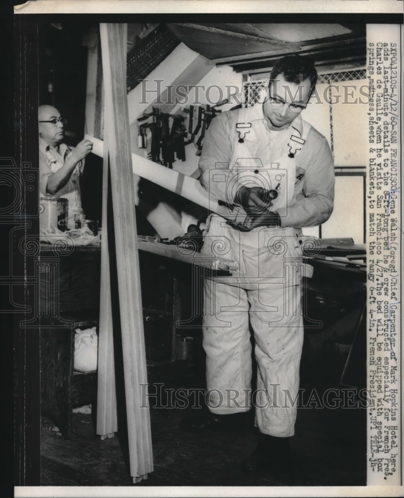 1960 Press Photo San Francisco, Gene Walsh, carpenter at M Hopkins hotel - Historic Images