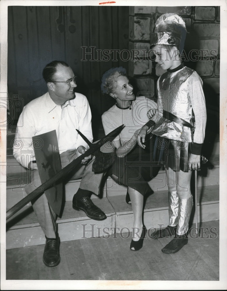 1953 Press Photo Mr. &amp; Mrs. Farwell Webb and George Arter of play production - Historic Images