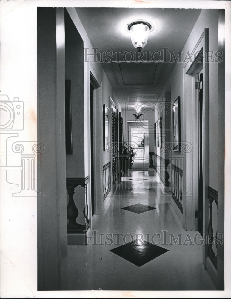 1965 Press Photo interior hallway in Cleveland - neb73432-Historic Images