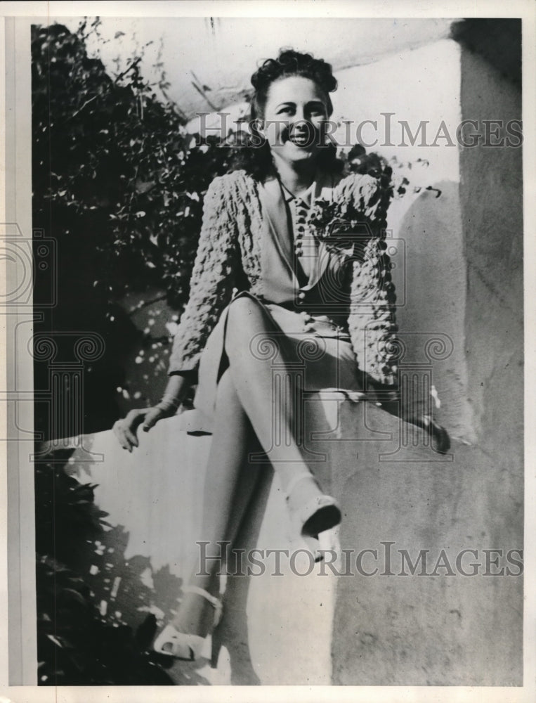 1940 Press Photo Jeanne DeFosset Named Queen Of California State - neb73520 - Historic Images