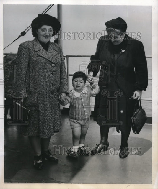 1947 Press Photo NYC, Mrs Jolanda Denes, Richard Denes, Mrs Gem LaGuardia Gluck - Historic Images