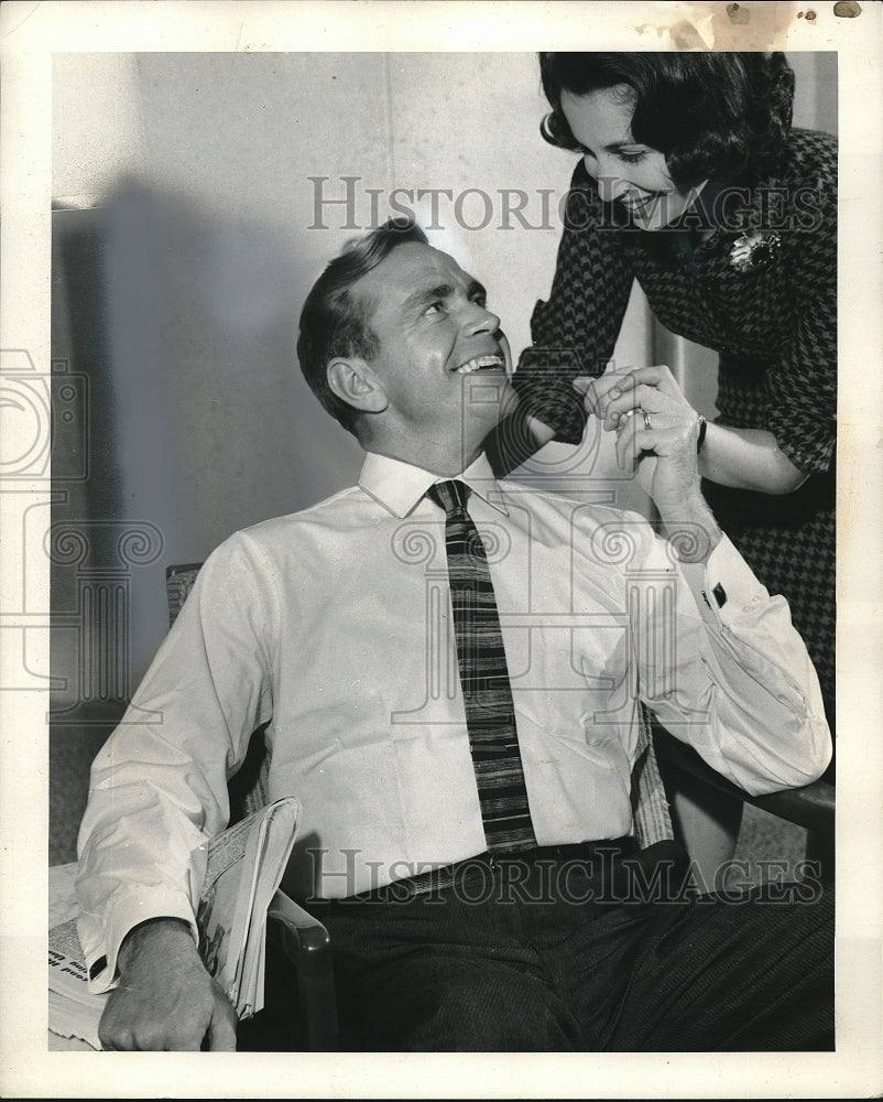 1962 Press Photo A man in white shirt &amp; tie &amp; his wife - neb73694 - Historic Images