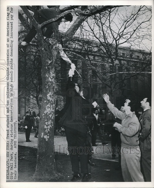 1950 High School Students Demonstrate in City Hall Park in New York - Historic Images