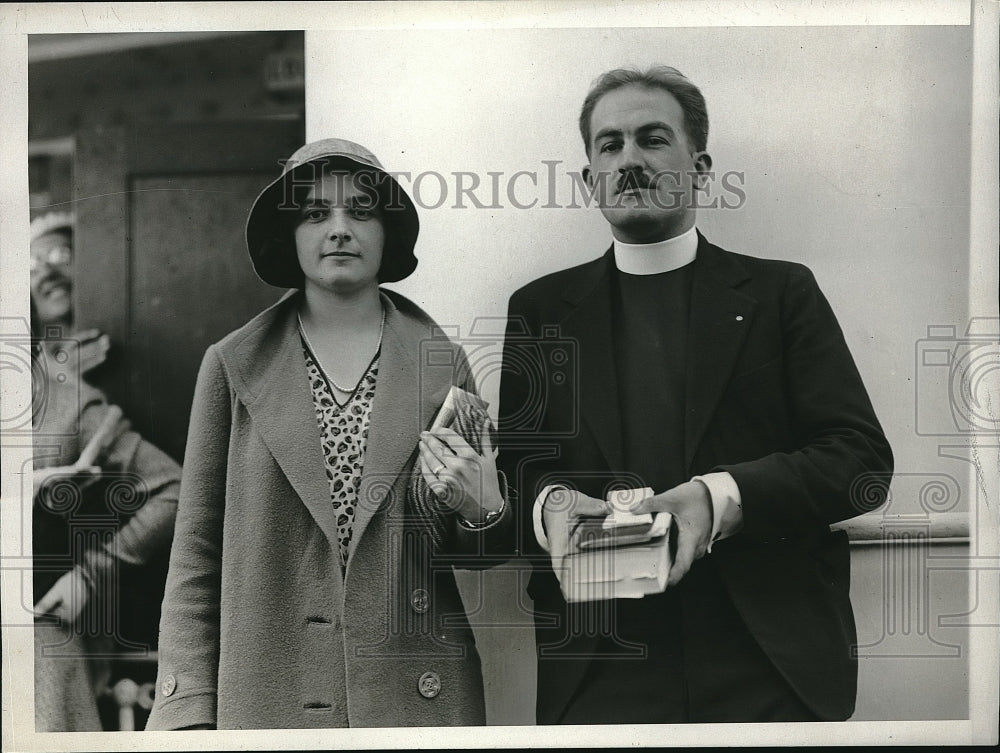1931 Press Photo Rev Harold Hadley, rector of St John&#39;s church w/ his bride - Historic Images