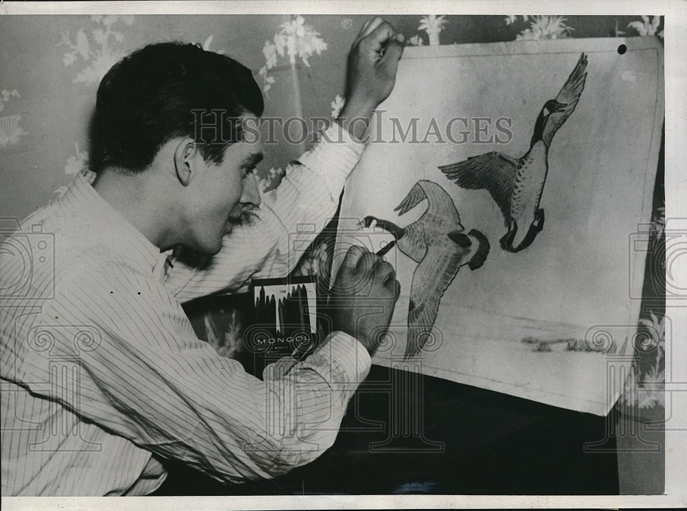 1938 Press Photo Pardoned Ex-Convict Enjoying Art at Home in Tulsa, OK - Historic Images