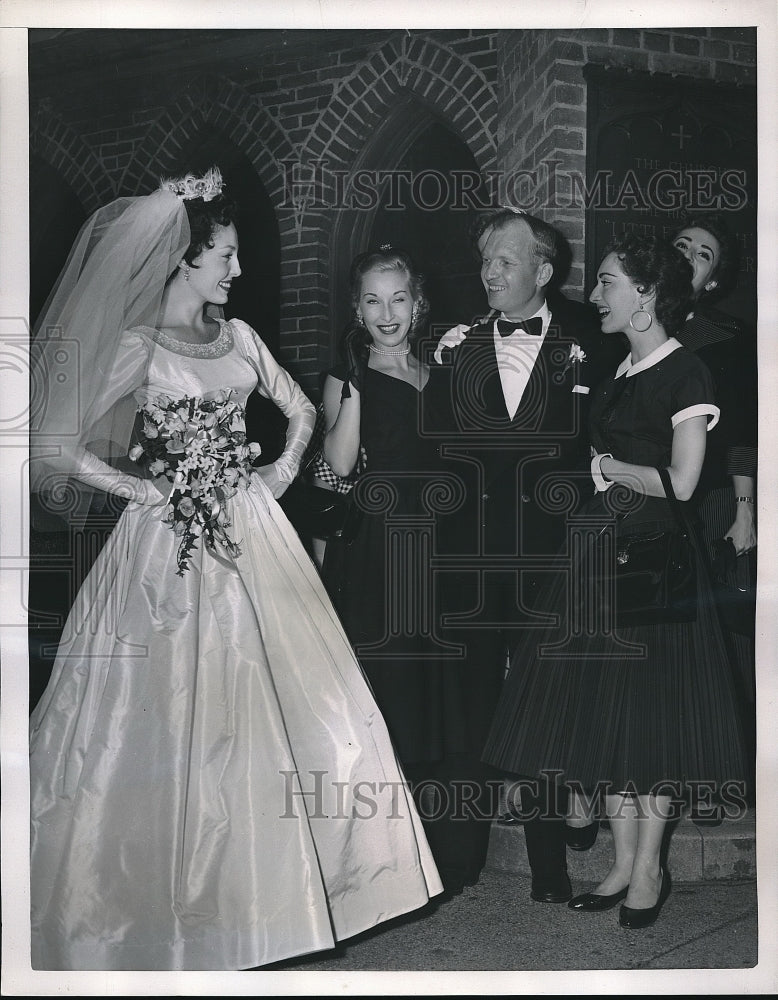 1953 Press Photo Bride Jayne Hornby &amp; husband Harold Turner in NYC - Historic Images