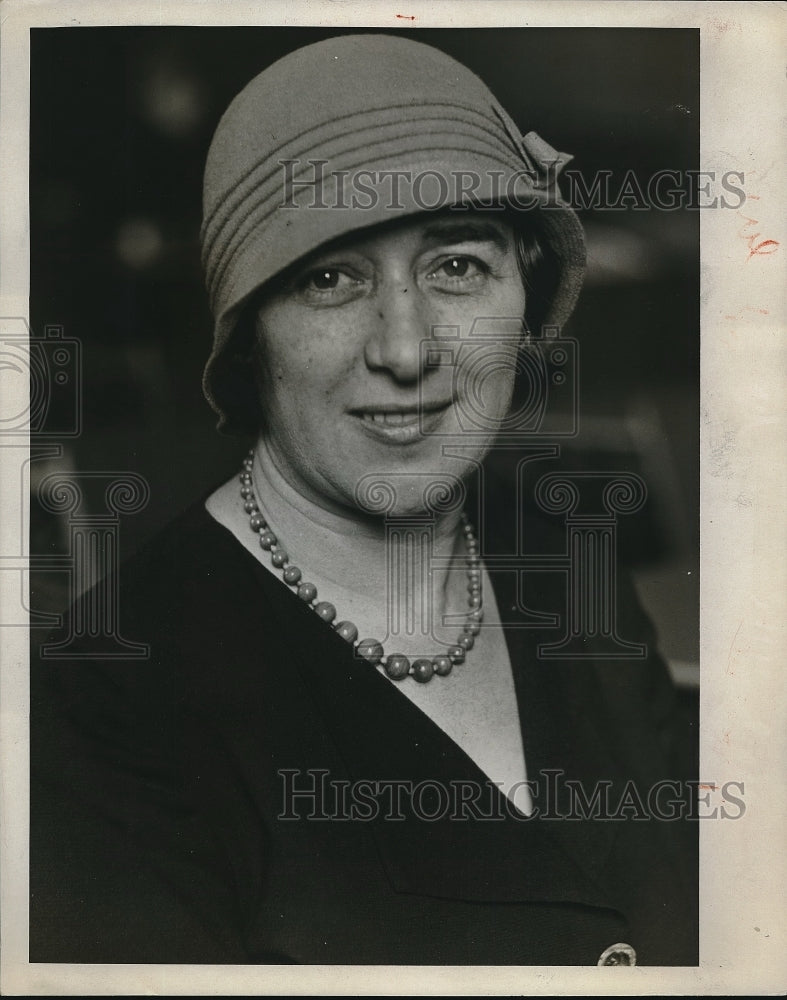 1932 Press Photo Stylish Socialite Lillian Grau Headshot With Hat and Necklace - Historic Images