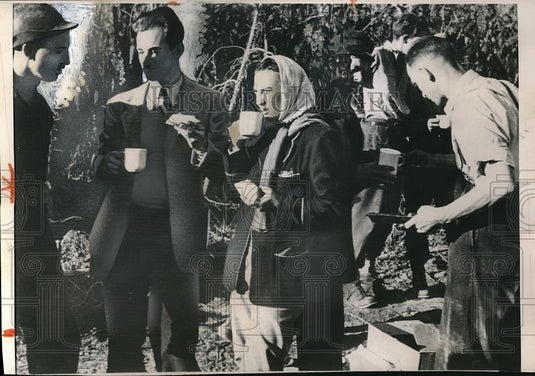 1949 Press Photo Bill Grant & Sheila Cure Eat After Rescued From Plane Crash - Historic Images