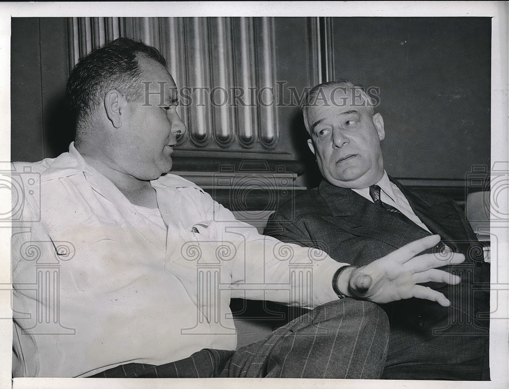 1946 Press Photo J.R. Gormley and J.B. Bryan at Shipping Wage Hearing - Historic Images