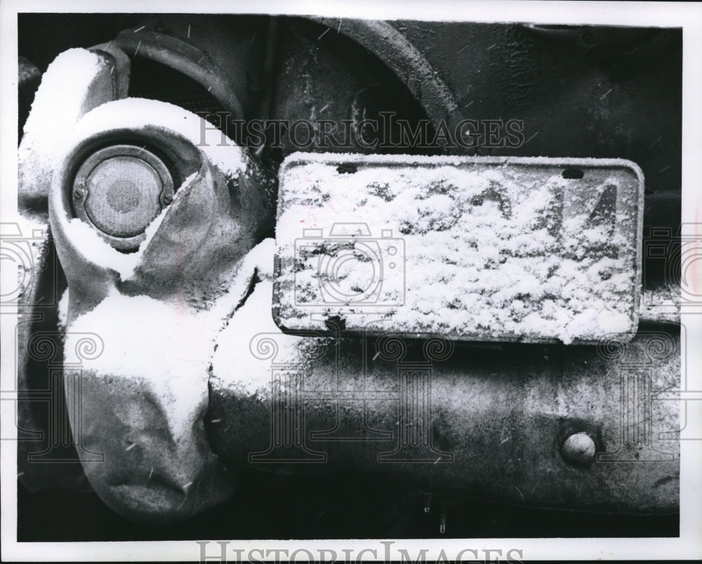 1961 Press Photo snow encrusted license plate in Ohio-Historic Images