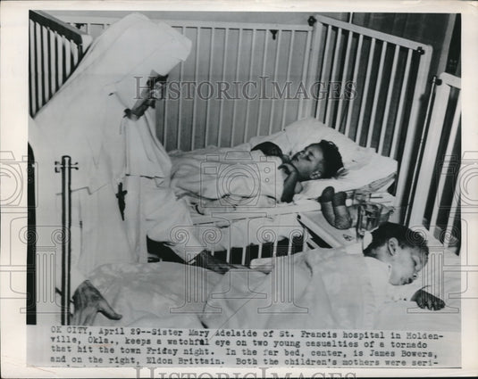 1950 Press Photo Sister Mary Adelaide watches over young tornado victims - Historic Images