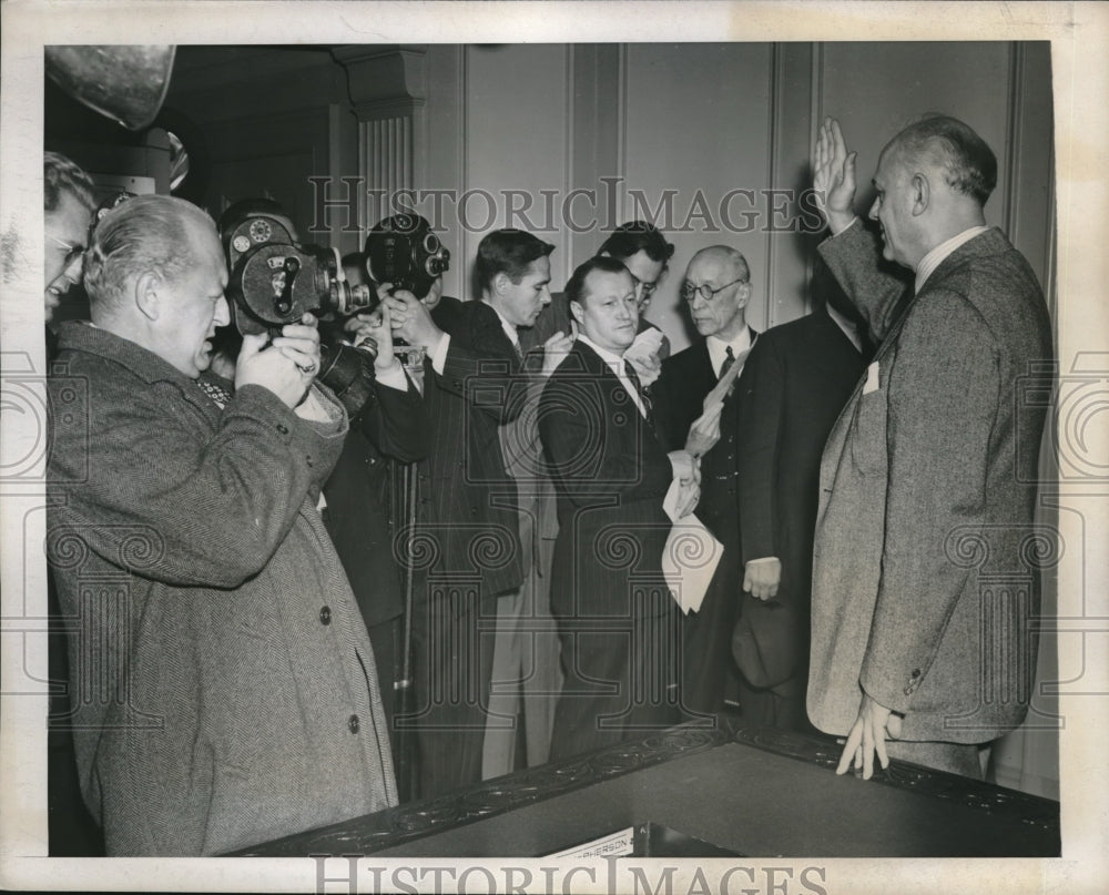 1940 Press Photo Dr. Clarence Dykstra Takes Oath Administrator Selective Service - Historic Images