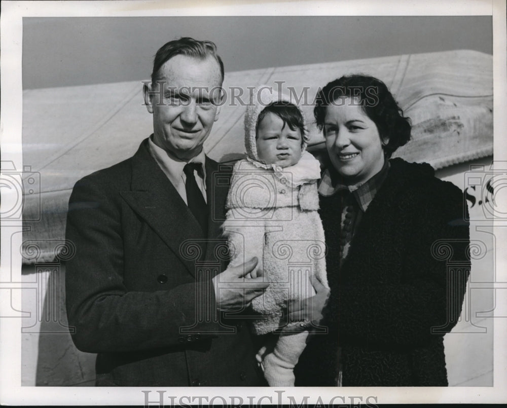 1941 Press Photo Mr and Mrs Michael Murray and Michael Jr Of NYC - neb74690 - Historic Images