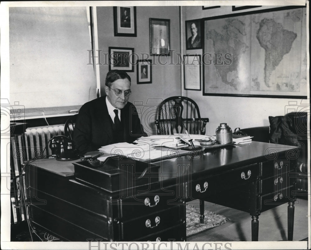 1932 Press Photo Mr Newton D. Baker at work in his office-Historic Images