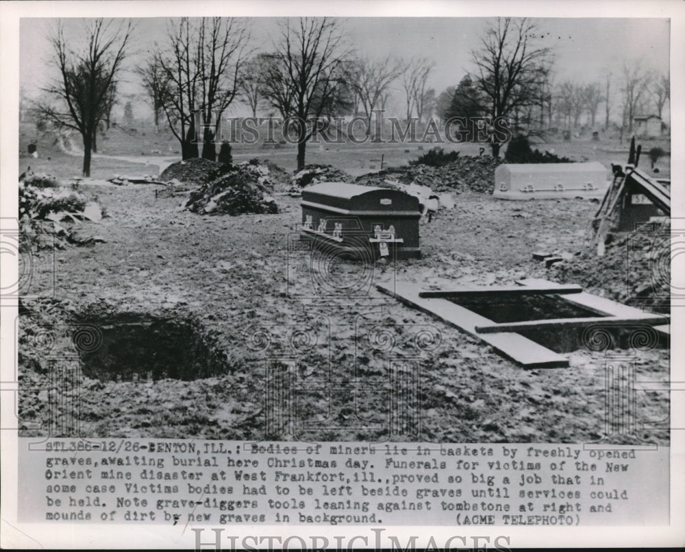 1952 Press Photo Bodies in Caskets Waiting Burial from New Orient Mine Disaster - Historic Images