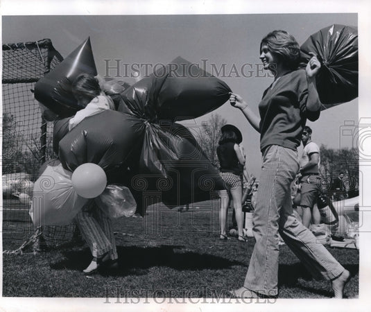 1969 Donna Beers at Ohio's Kent State Univ with balloon structure - Historic Images