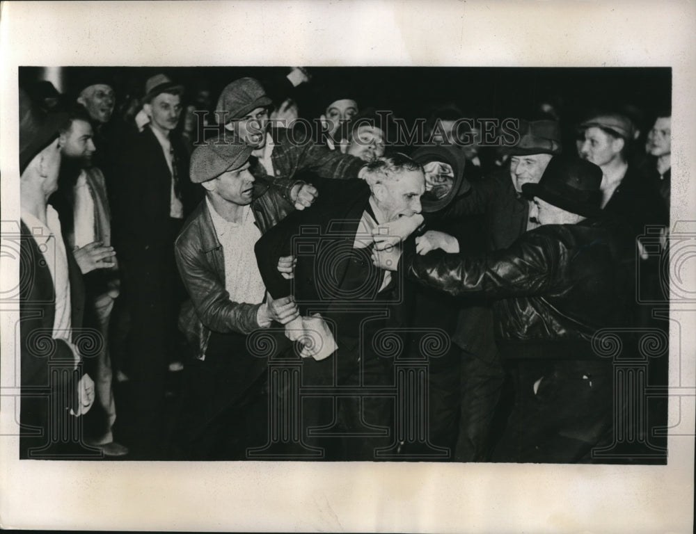 1937 Press Photo Rev.H.L. Queen Storekeeper pickekts - neb74775 - Historic Images