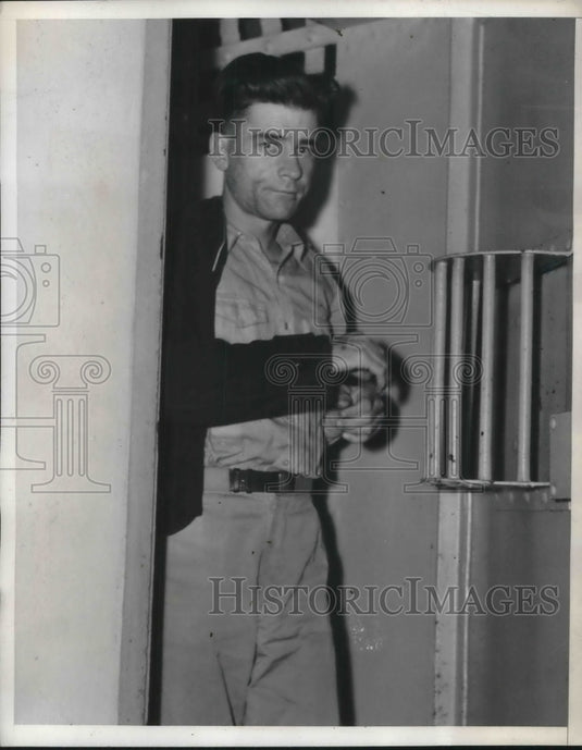 1938 Press Photo James Meek aka James Winthrop & jailer H Hartman-Historic Images