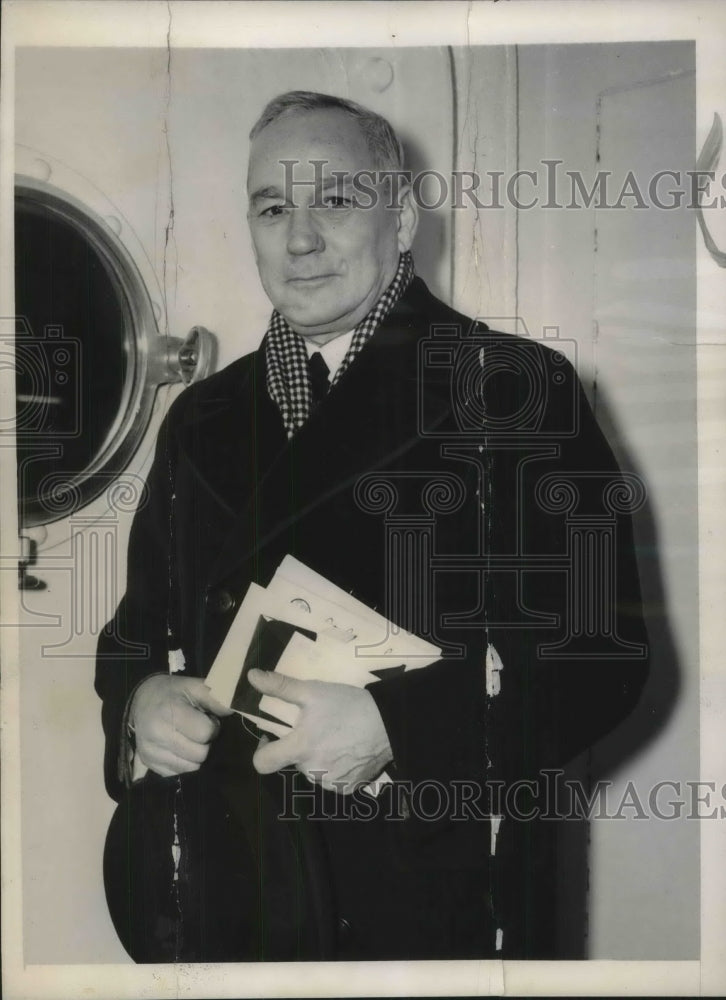 1940 Press Photo Hoover Aide Robert Maverick to Discuss Relief in Finland - Historic Images