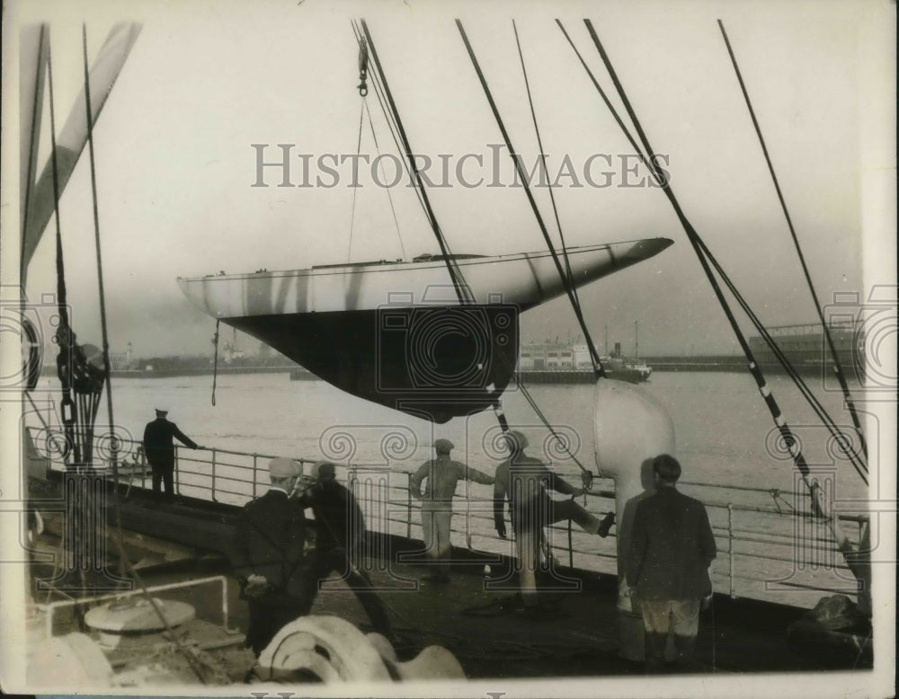1928 Press Photo Racing yachy Synnove launched at LA Harbor in Calif. - Historic Images