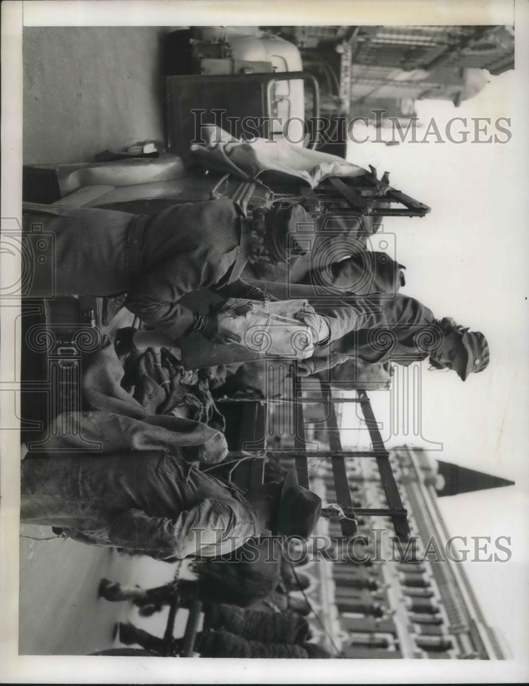 1943 Press Photo Sue Fraser,Hazel Lenord of Australian Red Cross - Historic Images