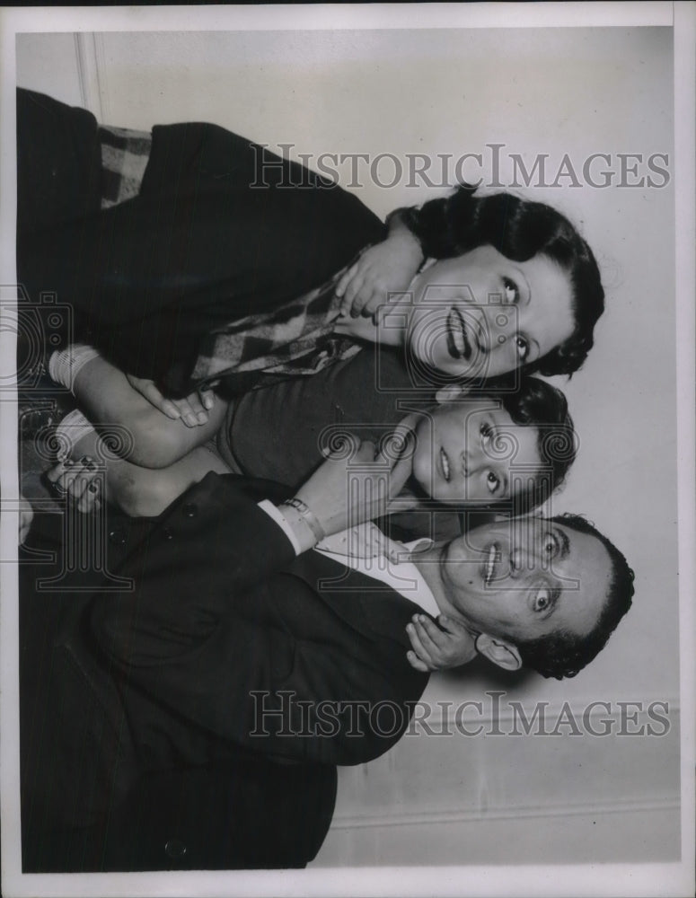 1935 Mr &amp; Mrs Ray Gold of Bronx, NYC win Irish Natl lottery - Historic Images