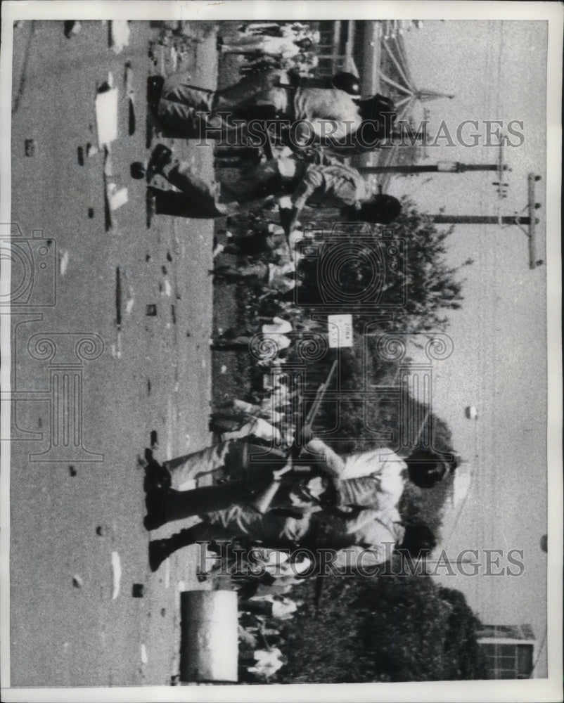 1969 Press Photo Univ. Santo Domingo Students &amp; Faculty Charge Police - Historic Images