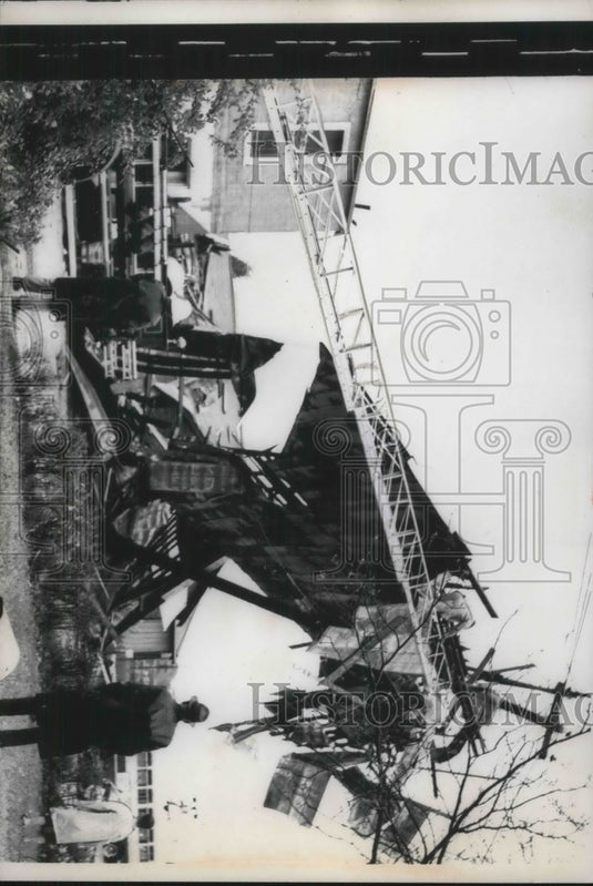 1961 Press Photo Columbus, Ga workmen clear tornado damage & wires - Historic Images