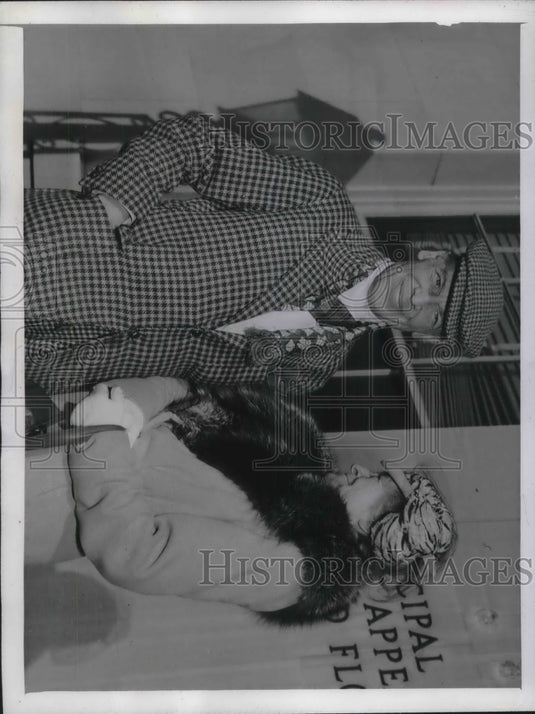 1945 Wash.D.C. Violet Biddle weds Joseph Stinson - Historic Images