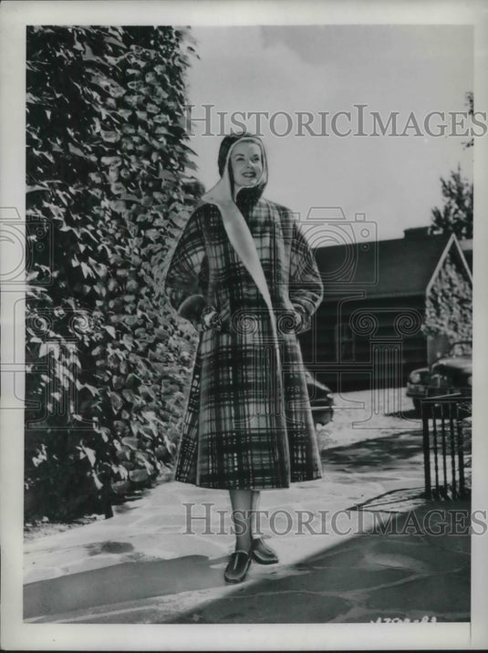 1949 Press Photo Model wearing a coat - Historic Images