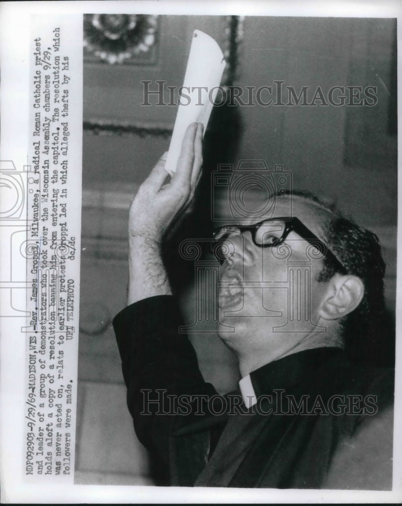 1969 Press Photo Rev. James Groppi Milwaukee Radical Roman Catholic Priest - Historic Images